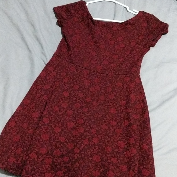 Burgondy dress - Picture 1 of 3